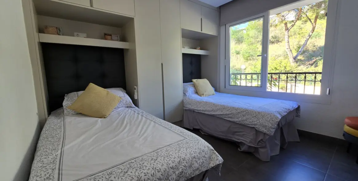 Sale of middle floor apartment in Miraflores 20