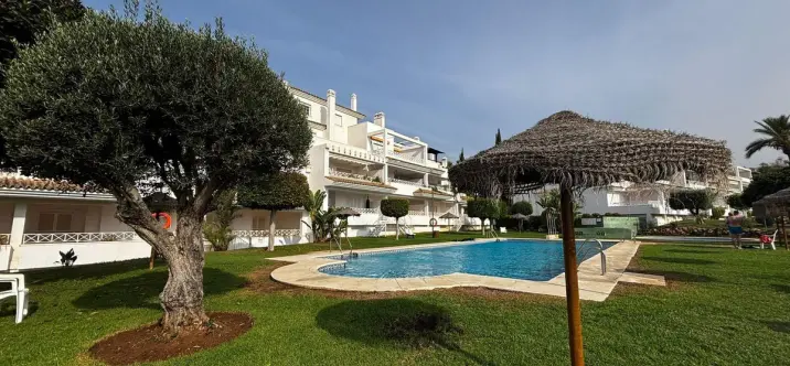 Sale of ground floor apartment in Río Real 0