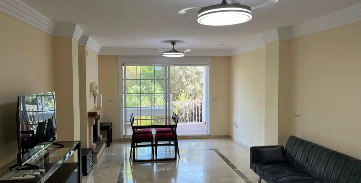 Sale of ground floor apartment in Río Real 2