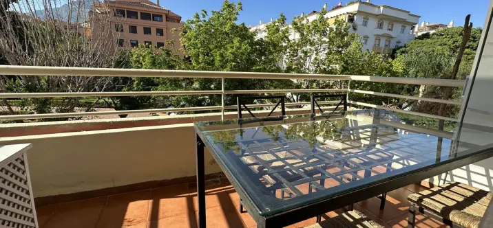 Venta de apartamento en planta media en The Golden Mile 0