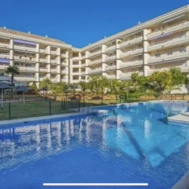 Venta de apartamento en planta media en The Golden Mile