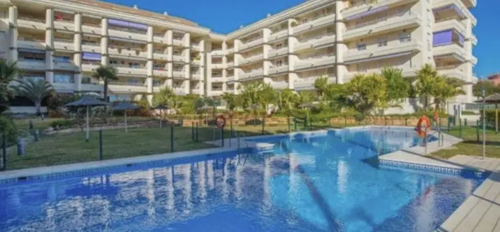 Venta de apartamento en planta media en The Golden Mile 1