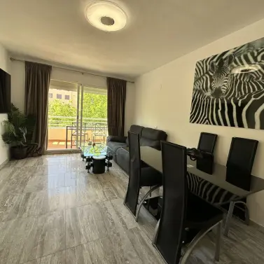 Venta de apartamento en planta media en The Golden Mile