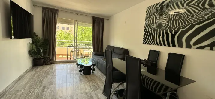 Venta de apartamento en planta media en The Golden Mile 2