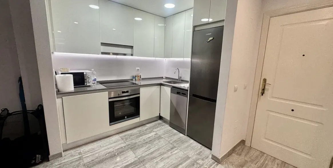 Продажа апартаментов на среднем этаже в The Golden Mile 4