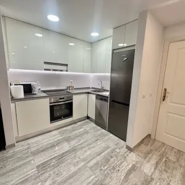 Venta de apartamento en planta media en The Golden Mile