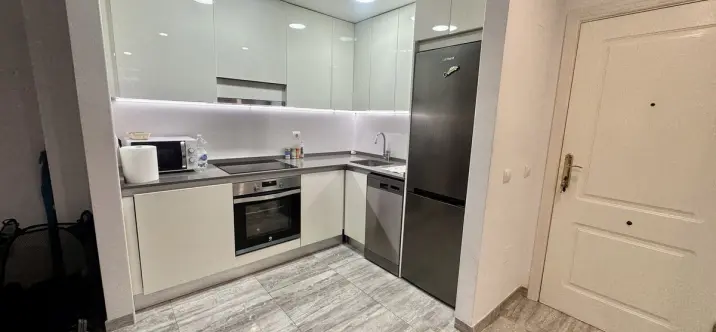 Venta de apartamento en planta media en The Golden Mile 3