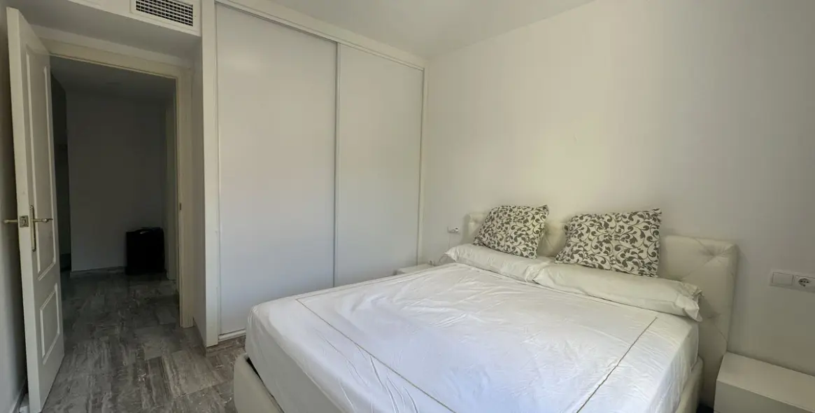 Продажа апартаментов на среднем этаже в The Golden Mile 5