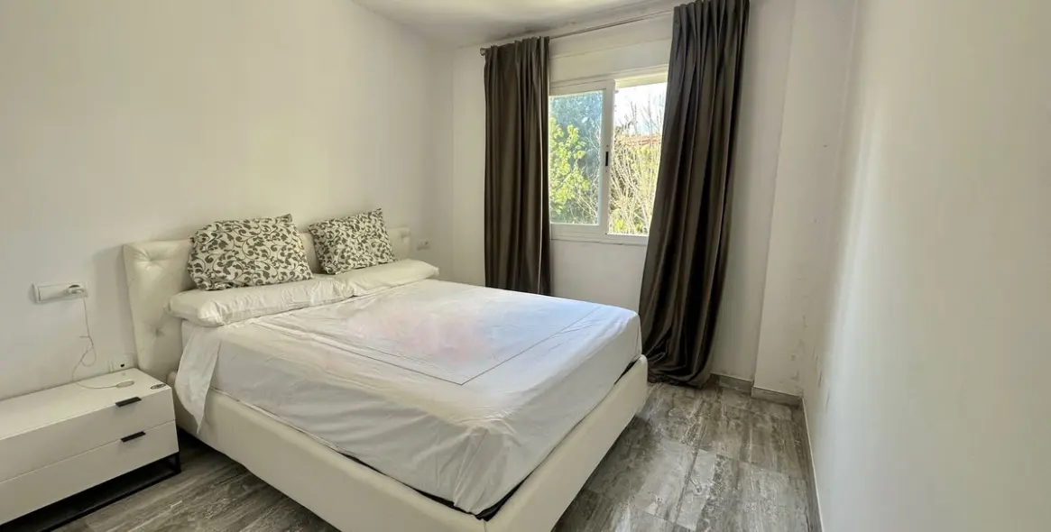 Продажа апартаментов на среднем этаже в The Golden Mile 6