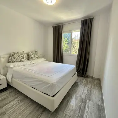 Venta de apartamento en planta media en The Golden Mile