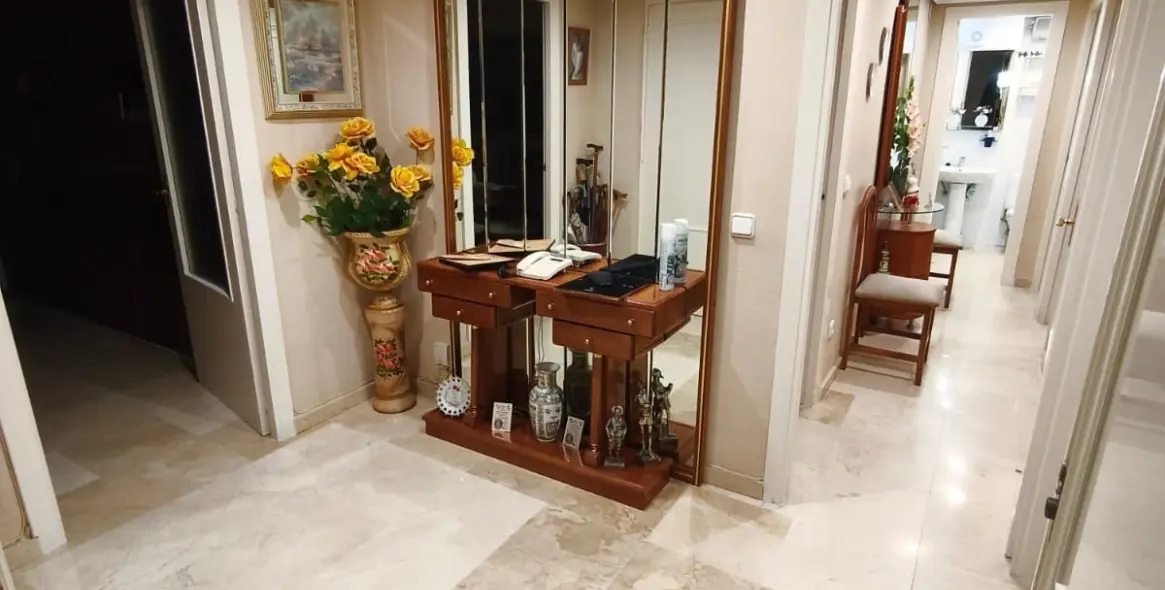 Sale of middle floor apartment in Fuengirola 1