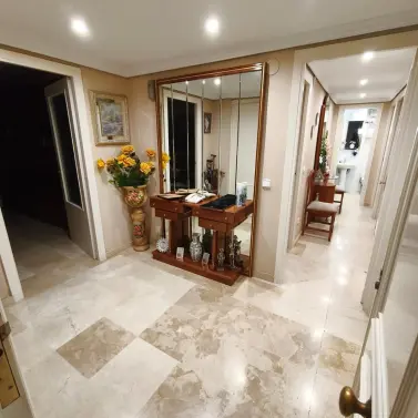 Sale of middle floor apartment in Fuengirola