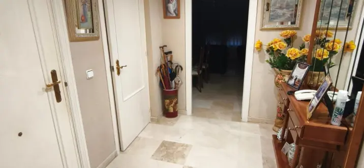 Sale of middle floor apartment in Fuengirola 1