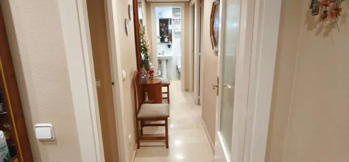 Sale of middle floor apartment in Fuengirola 2