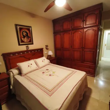 Sale of middle floor apartment in Fuengirola