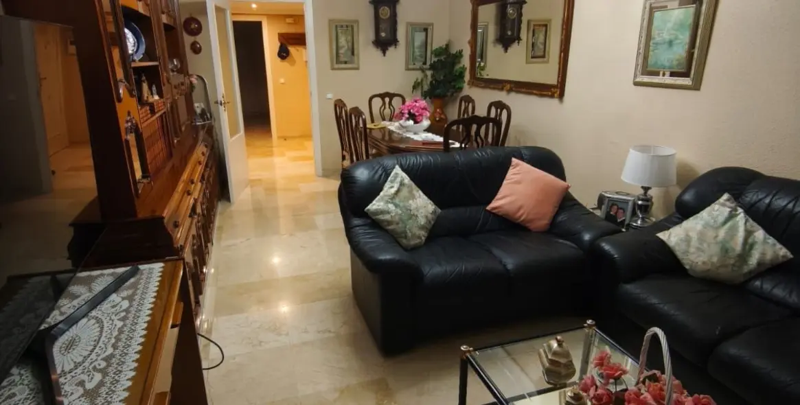 Sale of middle floor apartment in Fuengirola 10
