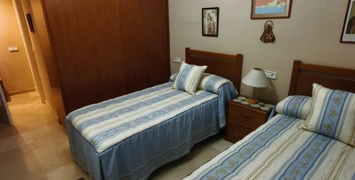 Sale of middle floor apartment in Fuengirola 14