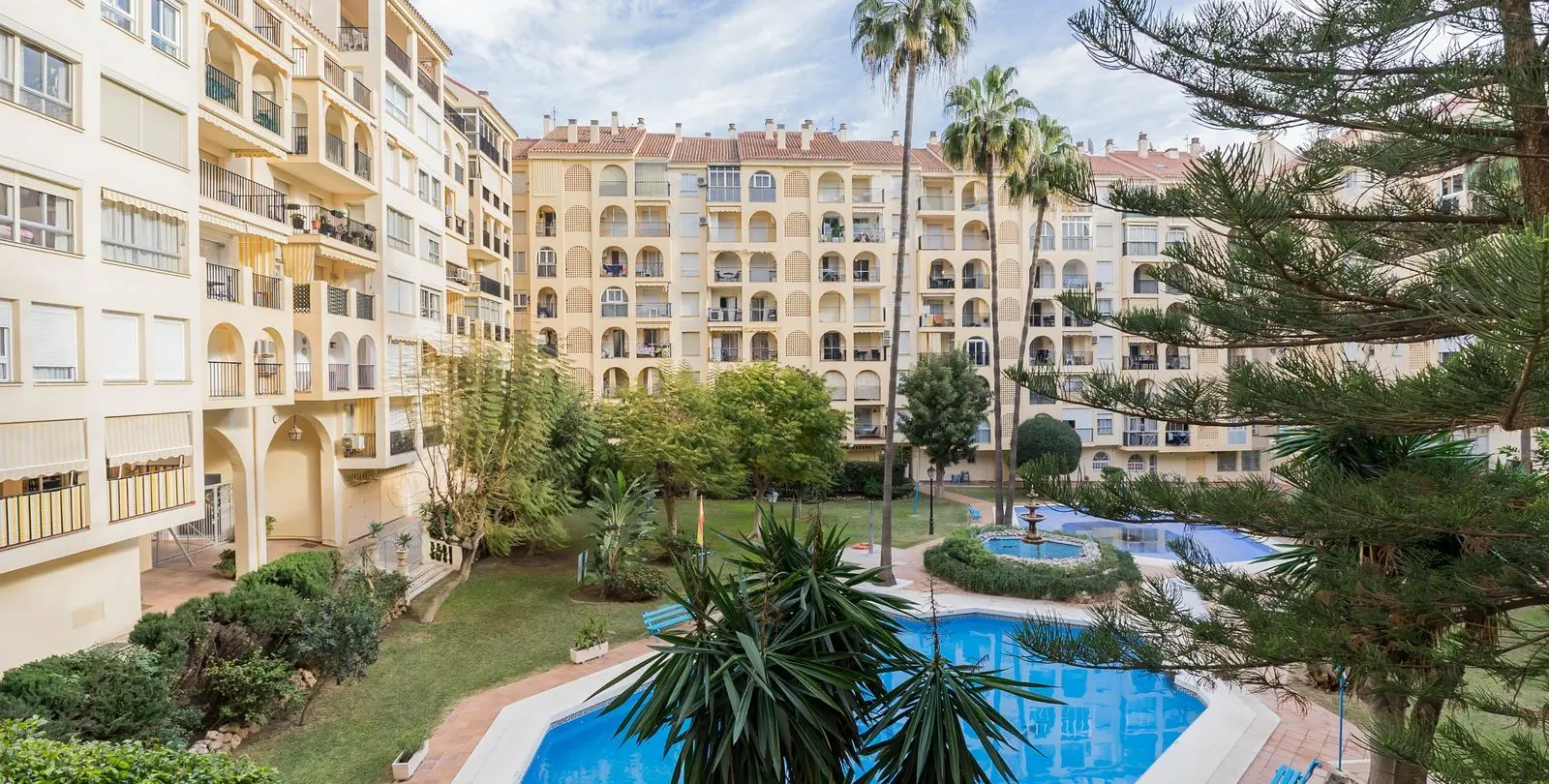 Venta de apartamento en planta media en Fuengirola 1