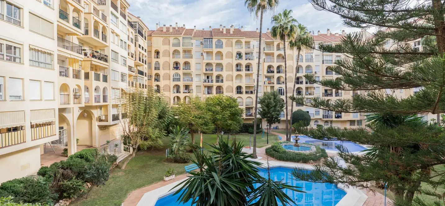 Venta de apartamento en planta media en Fuengirola 0
