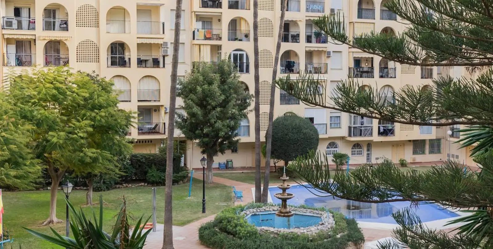 Venta de apartamento en planta media en Fuengirola 43