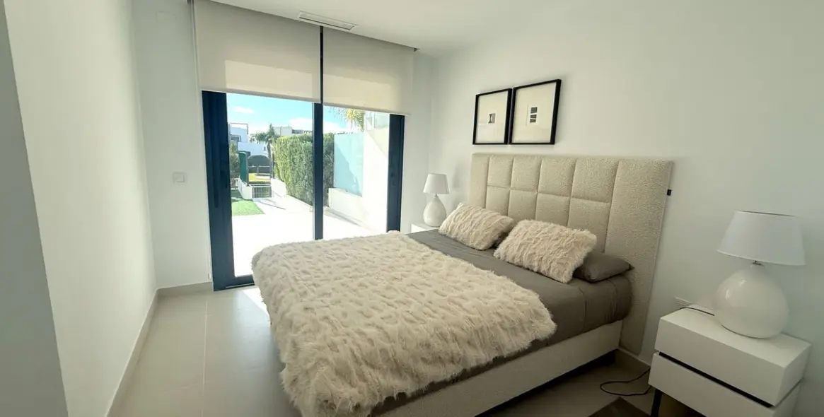 Sale of ground floor apartment in Cancelada 4