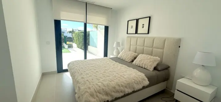 Sale of ground floor apartment in Cancelada 3