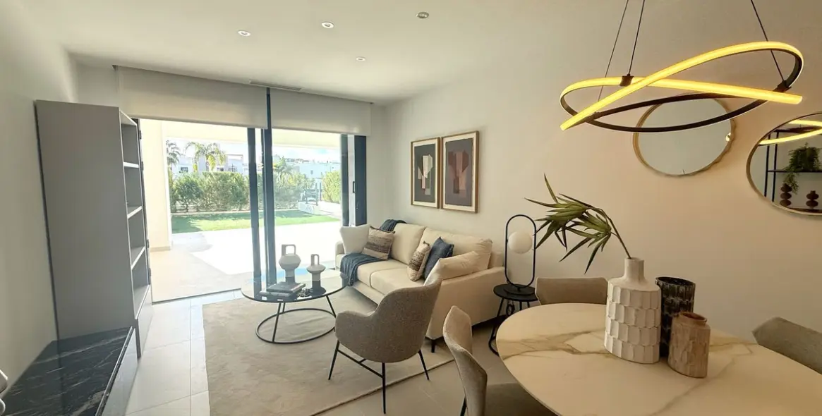 Sale of ground floor apartment in Cancelada 6