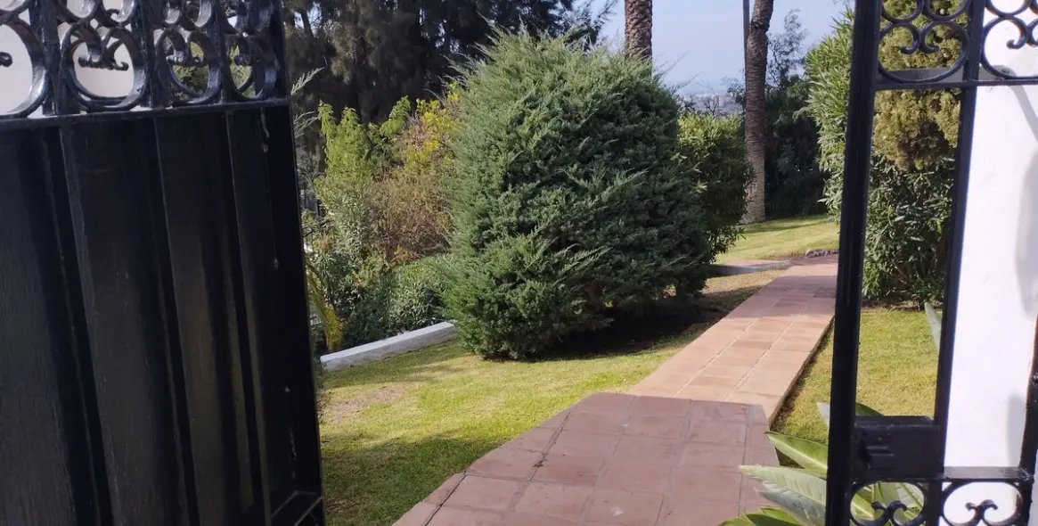 Long-term rent of ground floor apartment in La Quinta 27