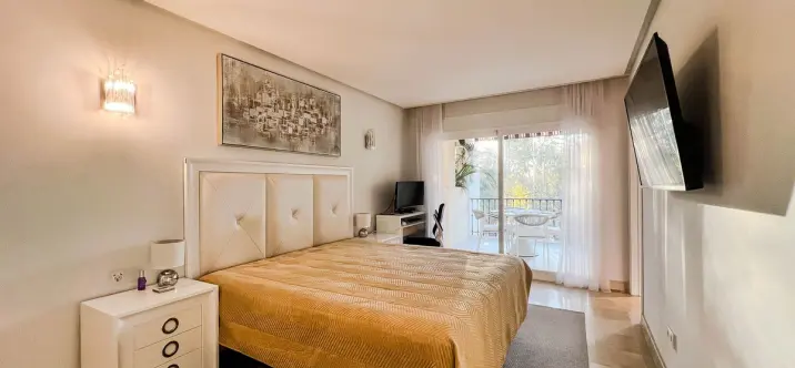 Продажа апартаментов на среднем этаже в Atalaya 2