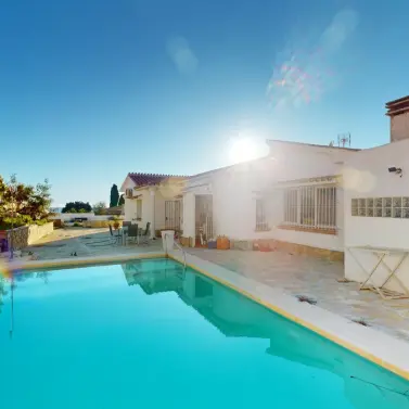 Venta de villa independiente en Benajarafe