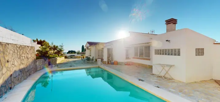 Venta de villa independiente en Benajarafe 1