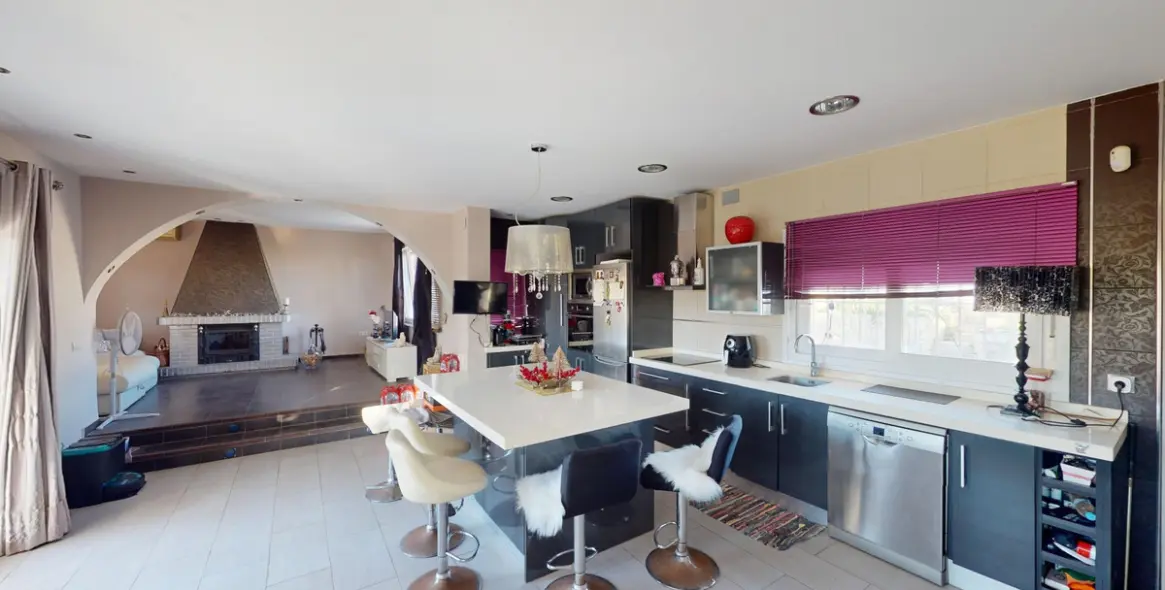 Продажа  отдельно стоящей виллы в Benajarafe 3