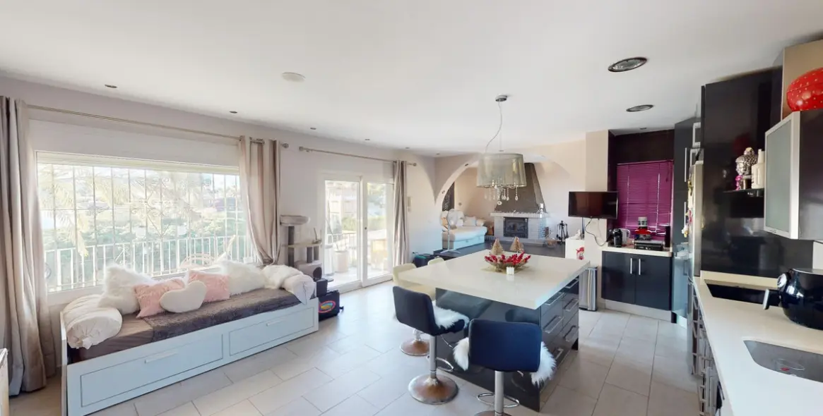 Продажа  отдельно стоящей виллы в Benajarafe 8