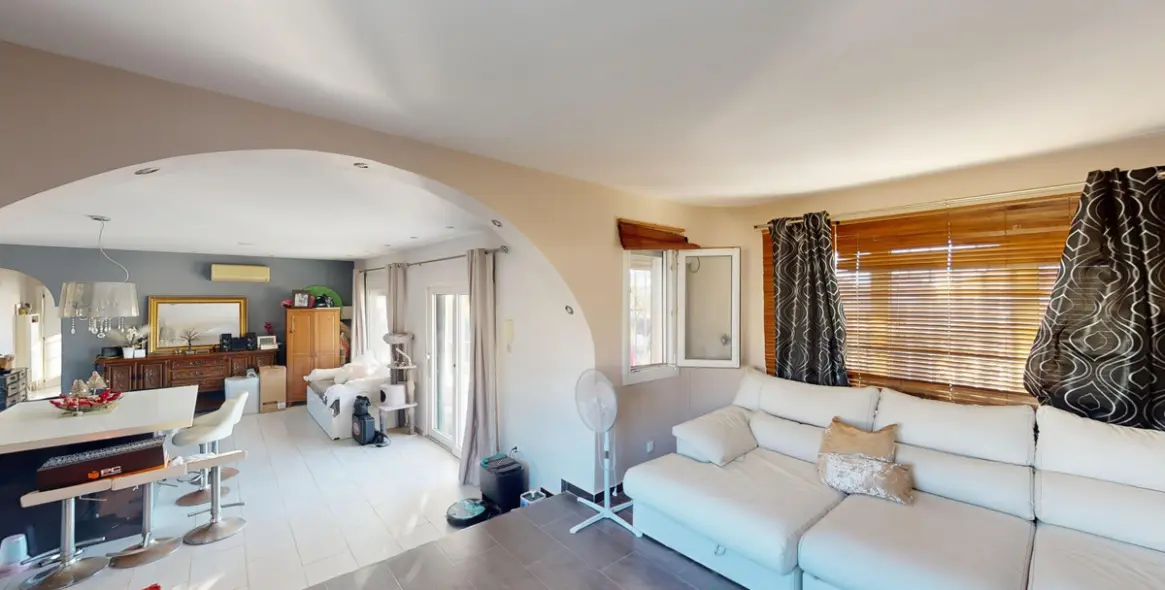 Продажа  отдельно стоящей виллы в Benajarafe 11