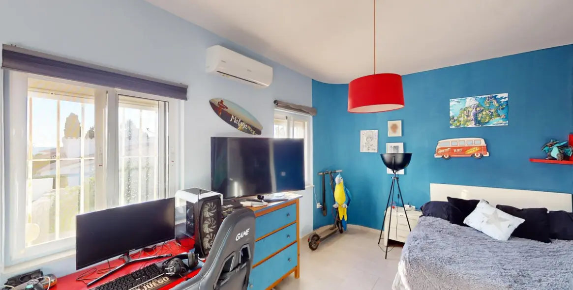 Продажа  отдельно стоящей виллы в Benajarafe 17