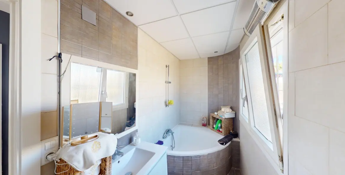 Продажа  отдельно стоящей виллы в Benajarafe 19