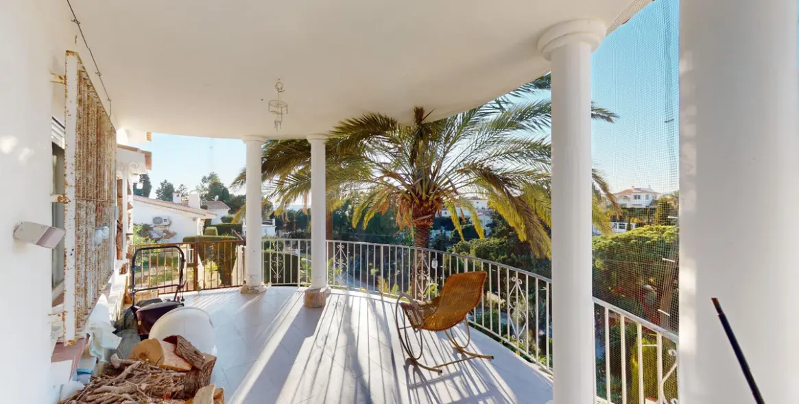 Продажа  отдельно стоящей виллы в Benajarafe 1