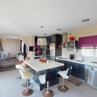 Продажа  отдельно стоящей виллы в Benajarafe