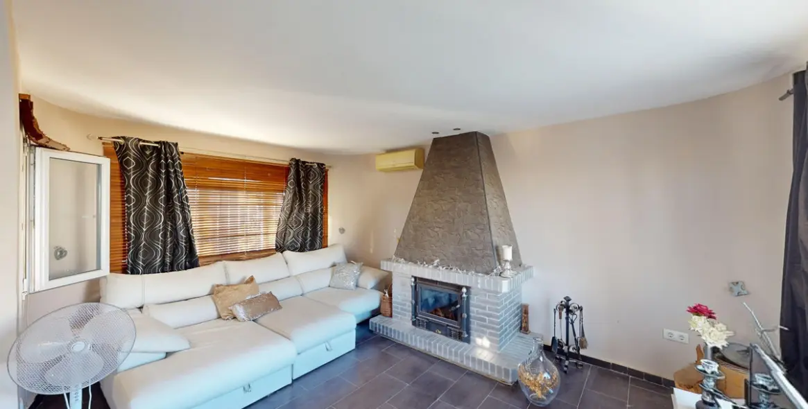 Продажа  отдельно стоящей виллы в Benajarafe 9