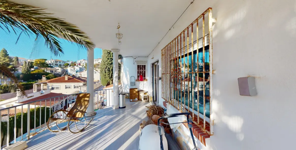 Продажа  отдельно стоящей виллы в Benajarafe 23