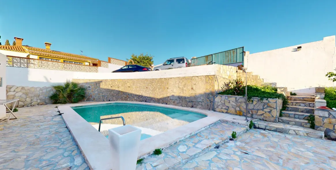 Продажа  отдельно стоящей виллы в Benajarafe 24