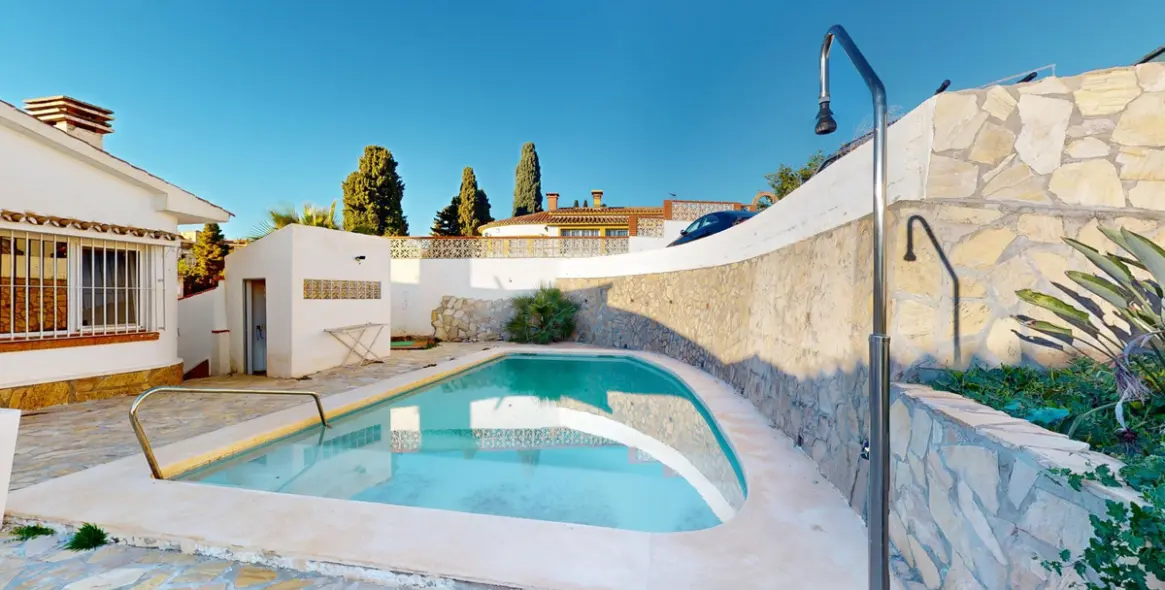 Продажа  отдельно стоящей виллы в Benajarafe 25