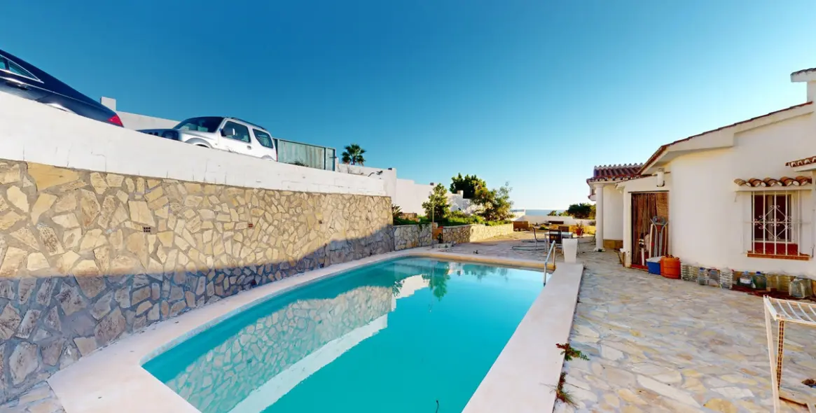 Продажа  отдельно стоящей виллы в Benajarafe 26