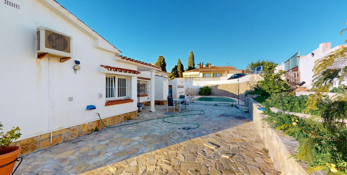 Продажа  отдельно стоящей виллы в Benajarafe 30