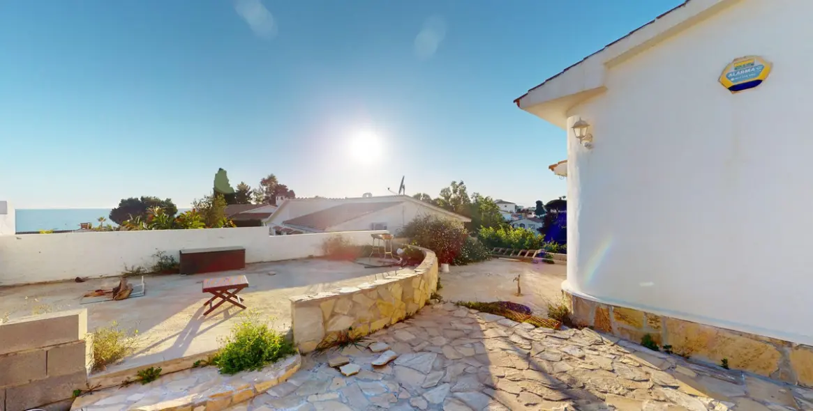 Продажа  отдельно стоящей виллы в Benajarafe 31