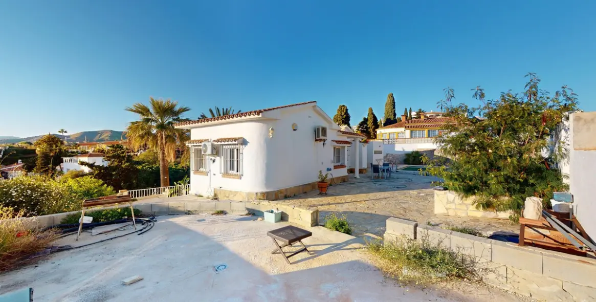 Продажа  отдельно стоящей виллы в Benajarafe 32