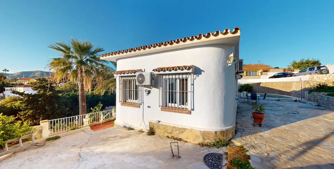 Продажа  отдельно стоящей виллы в Benajarafe 35