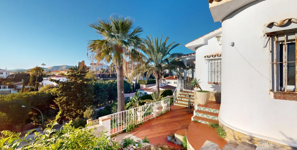 Продажа  отдельно стоящей виллы в Benajarafe 36