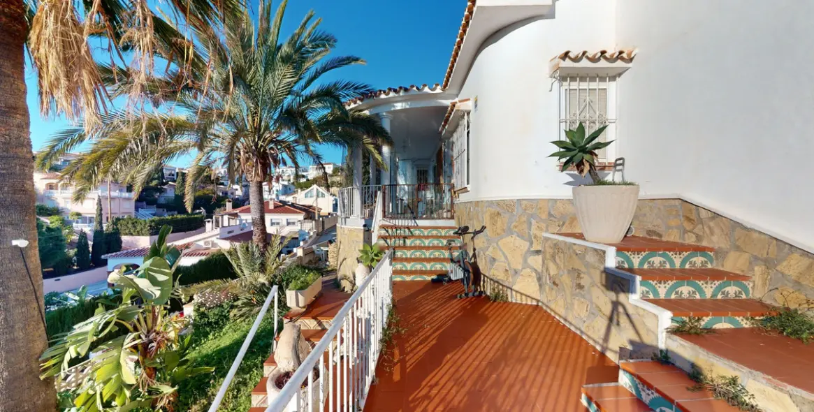 Продажа  отдельно стоящей виллы в Benajarafe 37