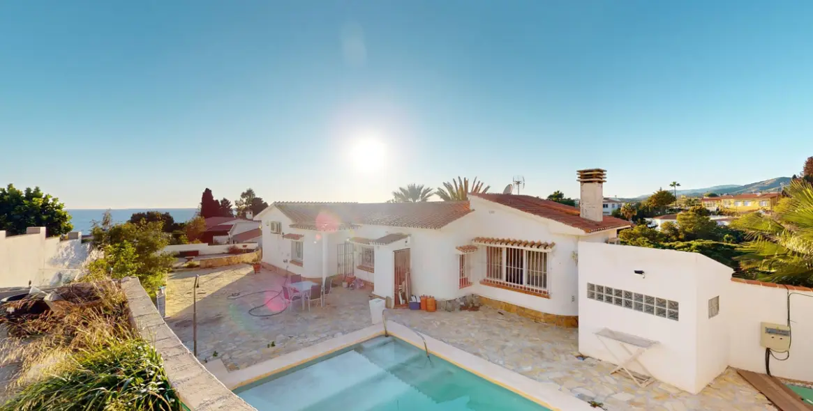 Продажа  отдельно стоящей виллы в Benajarafe 39